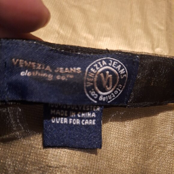 BLACK SHEAR TOP. - Picture 3 of 4